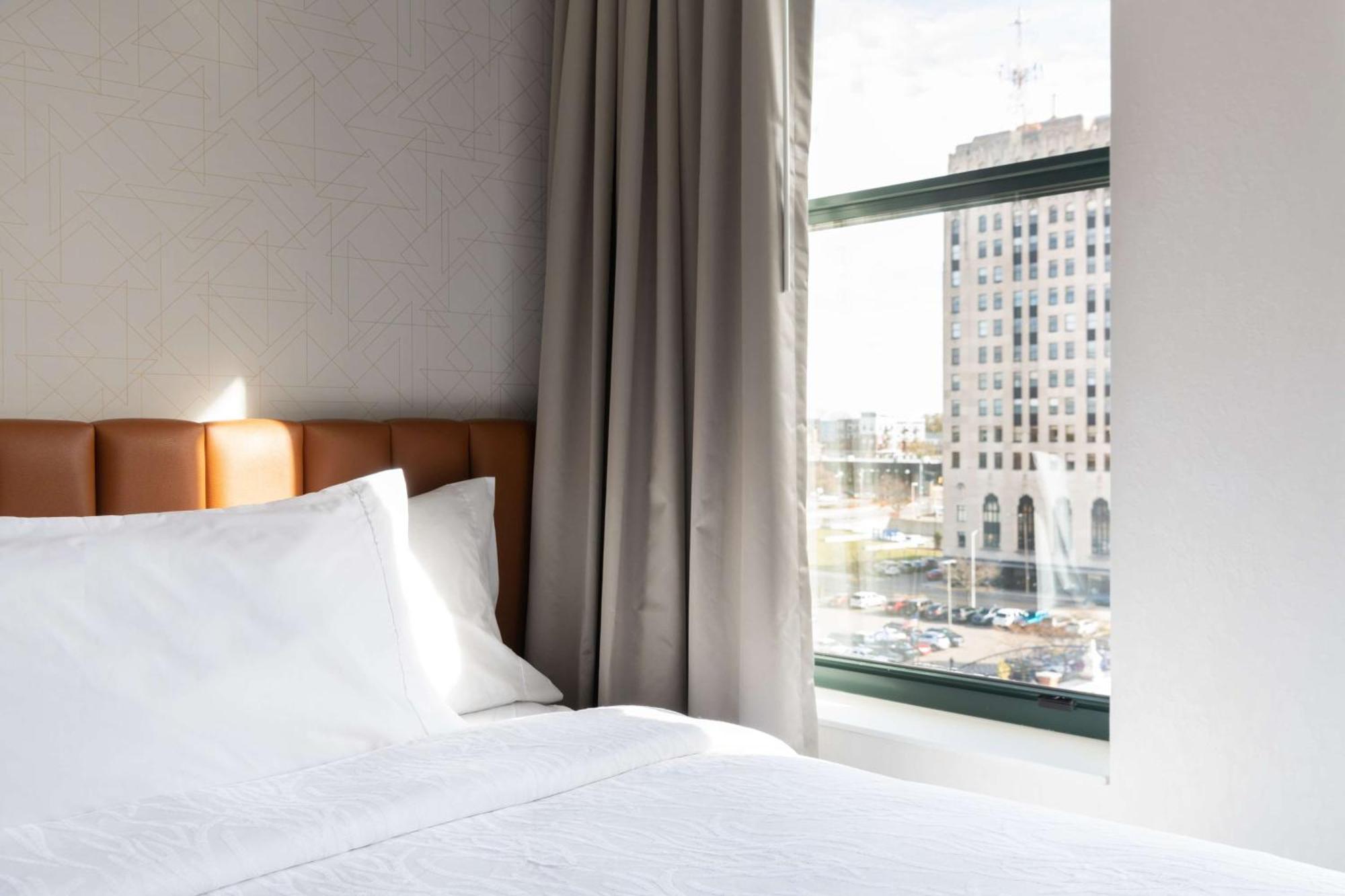 Hilton Garden Inn Flint Downtown Екстер'єр фото
