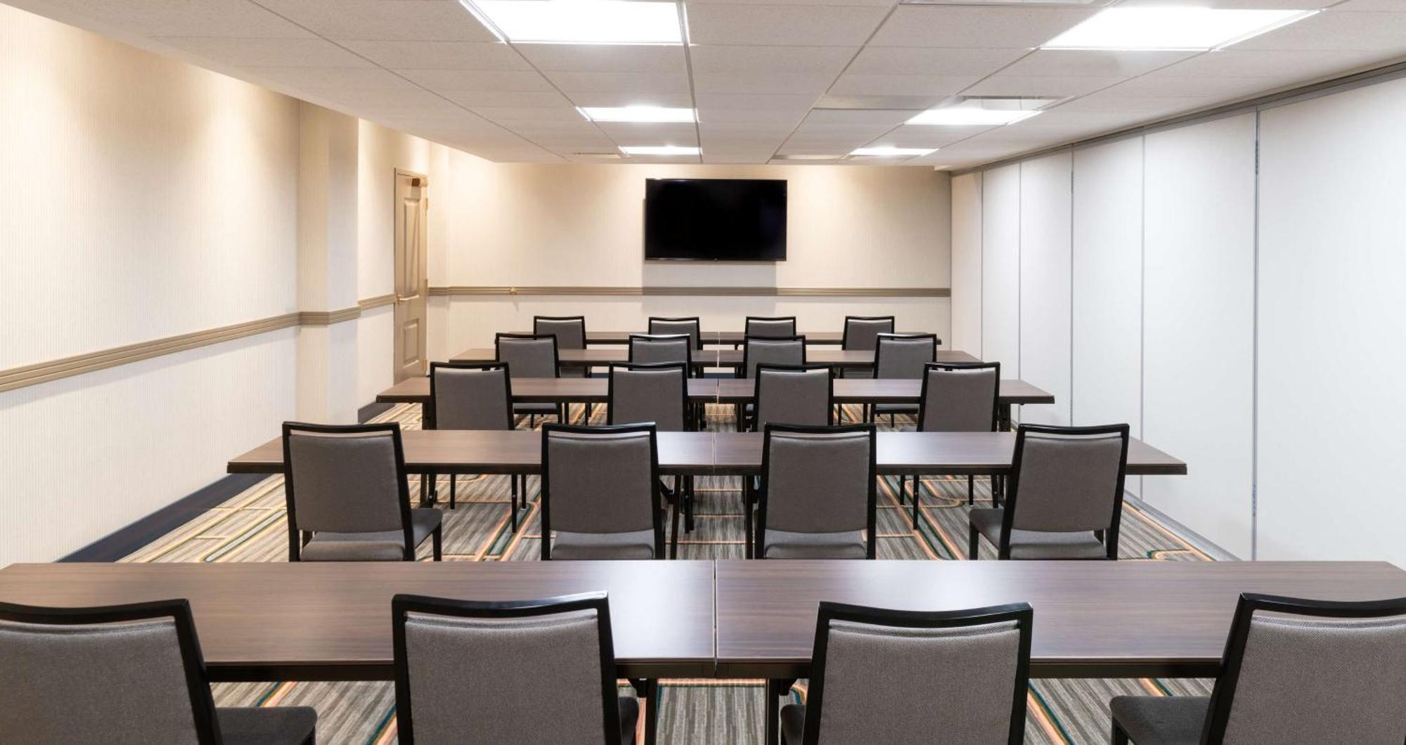 Hilton Garden Inn Flint Downtown Екстер'єр фото