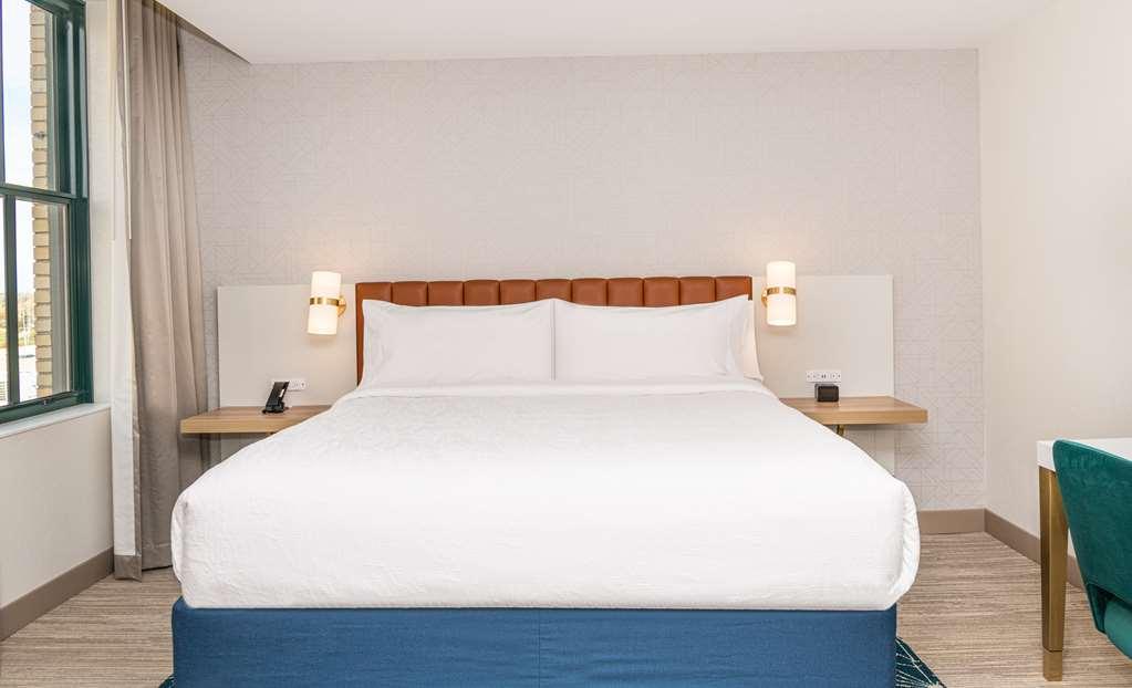 Hilton Garden Inn Flint Downtown Номер фото